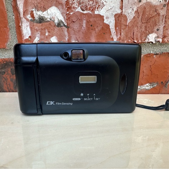 Yashica Imagination Micro AF 35mm Point & Shoot Film Camera (with Case/Booklet) - Picture 4 of 6